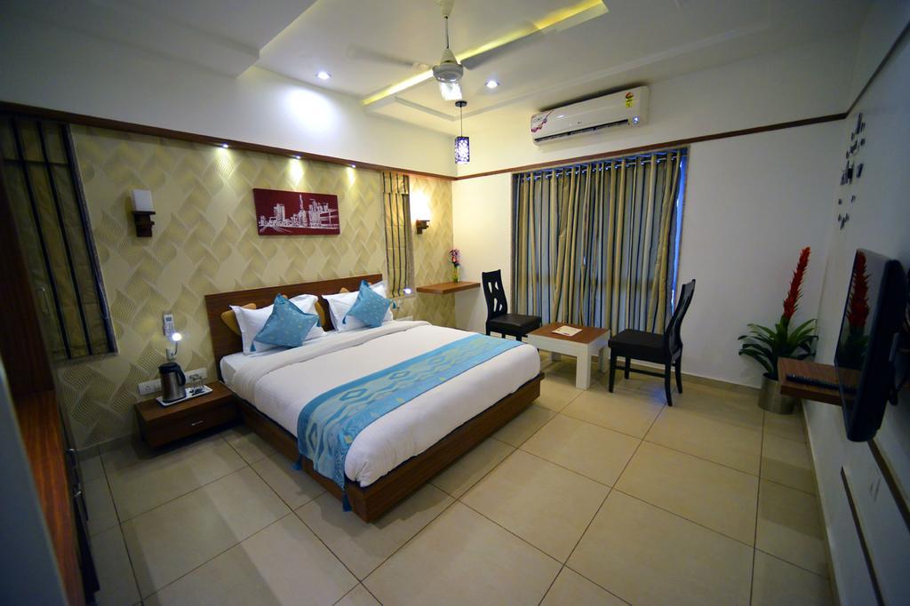 The Grand Imperial Hotel Morbi Quarto foto